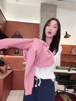 这款圆领卫衣男女通款,日常通勤特别舒服,马卡龙色系,穿上天天好心情#卫衣 #穿搭分享 #强烈推荐