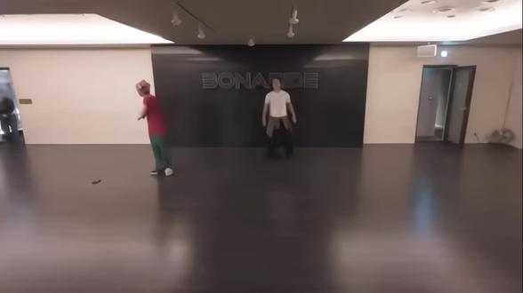 🐉原本smoke要在MAMA上表演的,因为香港大火临时改变了…
#权志龙 #权志龙gd