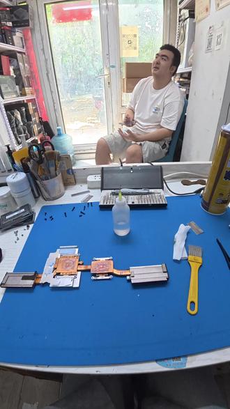 飞行堡垒6保养 飞行堡垒6升级内存、清灰+换导热凝胶
保养完电脑性能明显提升了不少,之前的卡顿感基本消失了~
找沈北的学长笔记本一站式服务弄的,他们家确实挺专注的,不管是散热优化还是其他电脑问题都能搞定✓
#学长电脑维修
#学长电脑回收
#学长笔记本维修
#学长笔记本加导热凝胶