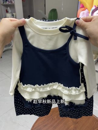 一眼就心动的小套装,到手的品质和颜值我真的巨满意!#甜美穿搭 #女童套装 #生女儿就是用来打扮的 #高品质童装 #春秋新款