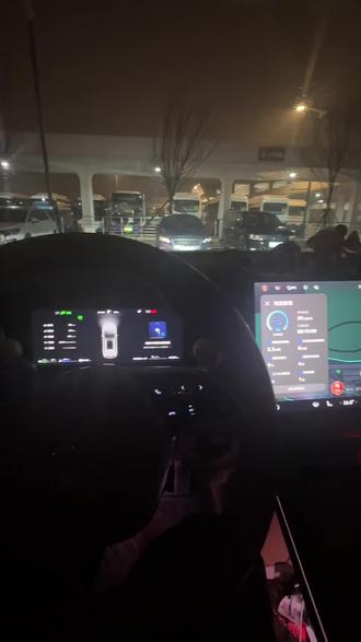 #小艺小艺 #关闭所有灯光 小艺小艺,关闭所有灯光。高速上最怕它响应我。