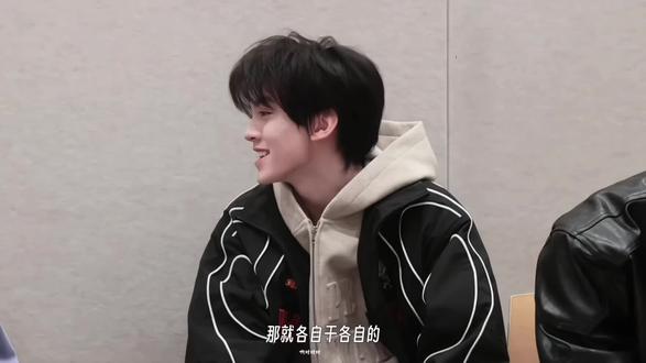 昂你听过一首歌吗🎶你的童年我的童年好像不一样👀🤏🏻#左航 #左航三代第一rap