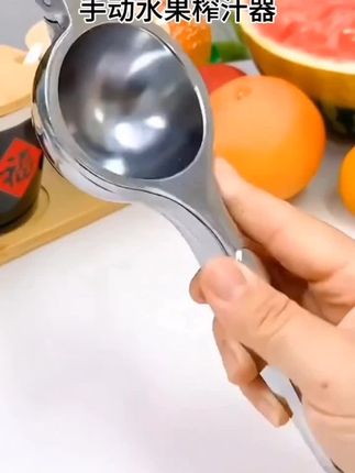 品品优水果榨汁器,手动榨汁机,简单方便实用,有了它,再也不用上外面买水果汁了#水果榨汁器 #手动榨汁机 #鲜榨果汁 #自己制作 #卫生又健康