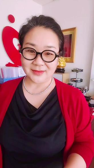 张掖相亲 #张掖脱单 #张掖交友 #张掖找对象#关注周姐早日 咱张掖的老乡们,
今天拿数据说话,不绕弯子!
别再迷信:
彩礼越高,婆家越重视、日子越稳当。
大错特错!
权威数据摆到这:
彩礼5万以下,离婚率只有12%;
10万–20万,离婚率直接42%;
20万以上,离婚率接近一半!
还有一句扎心的:
彩礼每多10万,
婚姻破裂风险就涨23%!
为了凑彩礼,
掏空家底、到处借债,
一结婚就还债、天天吵架,
感情再好也扛不住。
婚姻不是买卖,
幸福不是靠钱堆的。
别让天价彩礼,
毁了娃娃一辈子的幸福!