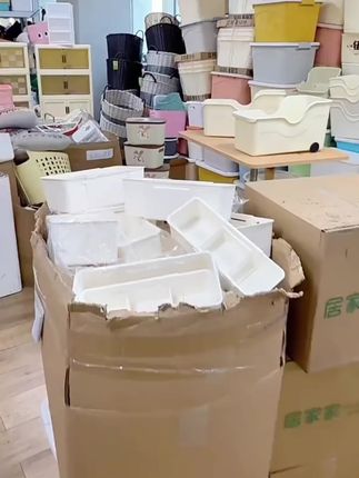 姐妹们,我终于找到了一款合适的抽屉收纳盒了!它是这种可以伸缩的,可以根据抽屉的大小调整合适的长度。有了它,乱糟糟的抽屉就可以变得整整齐齐了。平时常用的化妆品、护肤品都可以用它来收纳,找起来一目了然!喜欢的姐妹们赶紧点击下方小黄车下单吧!#好物推荐🔥 #居家好物 #收纳盒 #收纳整理 #懒人必备