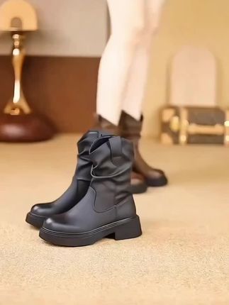 中秋韩系超火套筒堆堆短靴女2025秋季新款时尚简约配裙褶皱圆头烟筒靴