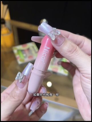 天呐!仙女们冬天就别再撕嘴皮子啦!这款润唇膏真的好好用!很滋润一点也不会油腻!关键3支到手才这个价,全家可用#唇部护理 #秋冬必备 #护唇#润唇膏#我可真会买