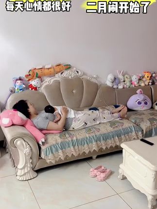 二胎第19天,二月闹开始了,二胎带娃不紧张,每天心情也都很好,二月闹开始,宝宝有肠胀气,昨天下午睡醒7点多,醒了玩了俩小时,后面就哭闹腿一直绷直,我感觉就是二月闹开始了,给做排气操,孩子一直反抗抵触,果断放弃,然后就放在我身上趴着,顺便安抚按摩一下宝宝后背,没几分钟就睡着了。趴了20多分钟,放到床上噗噗PP就出来了。肚子舒服了,晚上12点喝了点奶,睡到早上6点多。 #待产包 #母婴好物 #新生儿用品 #母婴用品 #坐月子