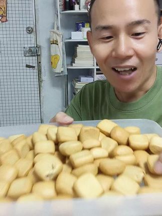 一口酥脆满口香的#碳火烤馍 #纯碱烤馍 #烤馍 #烤馒头 #小馒头