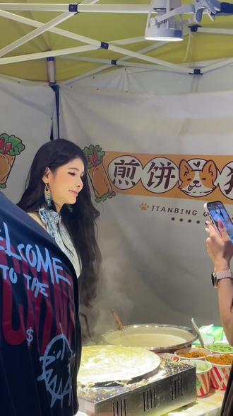厦门偶遇狗子煎饼 终于见到真人了,比手机上还甜#狗头萝莉 #狗子煎饼