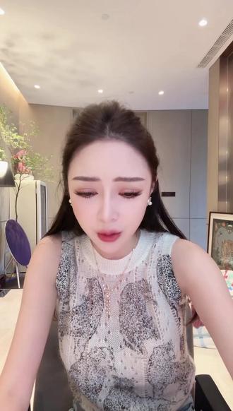 WHITEREPE银座3.0妈生皮【气垫霜】原生贵妇肌,清透无暇,12h持妆 !
脸上瑕疵毛孔多多女生,这个你们的本命气垫#气垫推荐 #妆养合一 #妈生好皮 #底妆推荐 #气垫粉霜