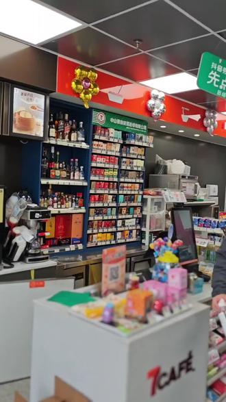 我估计今天路过7ELEVEN的宝子们都在抢这个能吃的咖啡杯!麦香饼干杯热饮任选一件才11块9,比原来便宜4块多,7.4折的新品优惠可不是天天有!3种口味随便挑,拿铁、奶茶、鲜奶热饮都能选,喝完还能把饼干杯吃掉,真是既方便又省心。不用预约直接到店就能买,堂食外带都行,随时想喝就喝。刷到就赶紧团,手慢可就没啦!
#加油餐饮人是最棒的 #吃货的世界唯有美食不可辜负