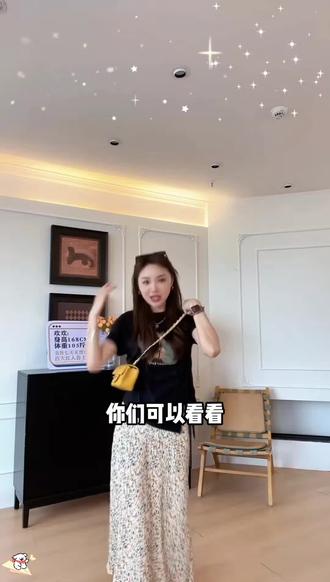 夏季休闲绿野繁花高级显瘦波浪褶半身裙#裙子 #度假穿搭 #大长腿 #穿搭 #每日穿搭