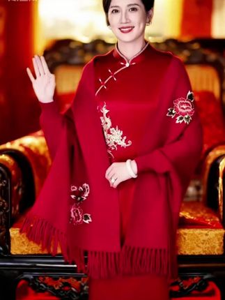 新款婆婆礼服披肩带袖披风#优雅气质 #这也太好看了 #时尚妈妈装 #谁穿谁漂亮 #红色喜庆