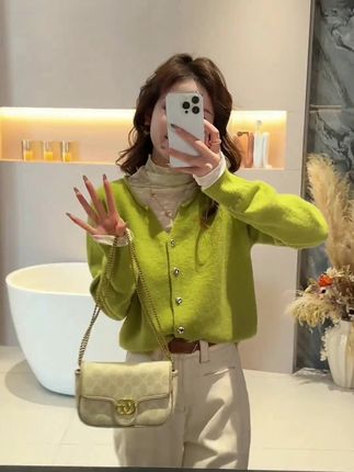 #每日分享 #针织衫#牛仔裤#两件套 #高级感穿搭 @巨量千川 @DOU+小助手
