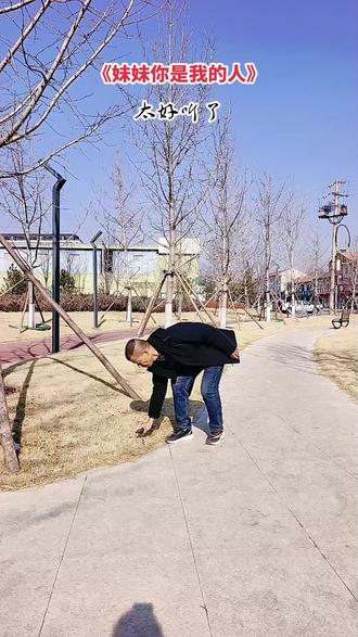 吓我一跳,又被美女发现了,唱一个就唱一个。