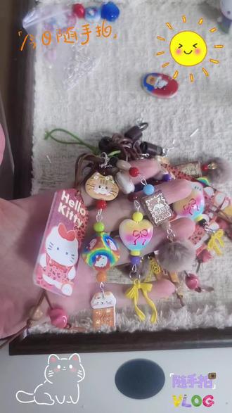 摇摇马 彩虹糖kt 小提溜手机链
今日随手拍,明日持续更新#kitty#手作