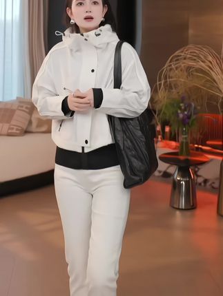 休闲时尚的风衣外套~#简约大方的穿搭 #时尚穿搭推荐 #女装穿搭 #休闲百搭 #外套穿搭