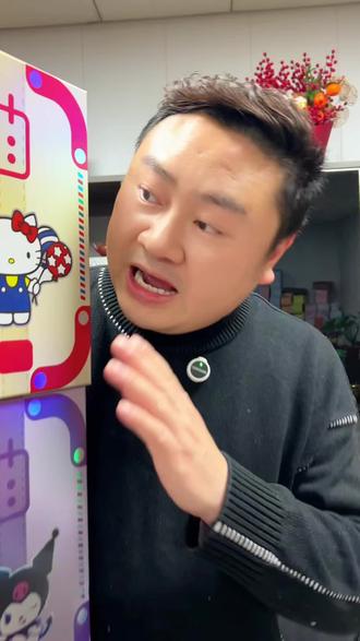 三丽鸥正版拼豆礼盒,库洛米、Hello Kitty、美乐蒂全齐了!
这一套足足30种颜色的豆豆,还送融合器,孩子照着模板拼也好,自己瞎琢磨创作也罢,拼完一加热,立马变成小挂件、小装饰,挂书包上老好看了!
平时在家陪娃没事儿干的,或者想给闺女挑个拿得出手的生日礼物、节日小惊喜的,直接来店里挑!
动手又动脑,孩子玩得开心,咱当家长的也乐意,快来创拓玩具瞅瞅!#太仓 #三丽鸥 #萌豆 #酷洛米 #hellokitty