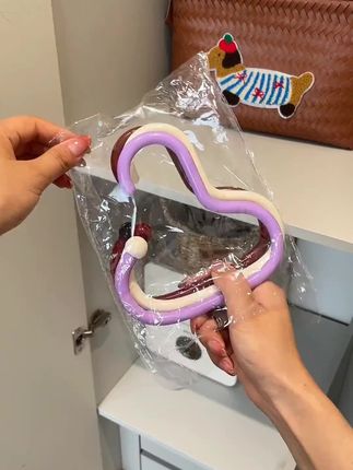 我真的是太会买了!这个小挂钩它看着不起眼,但是真的很好用,像平时我们的包包、腰带还有帽子啥的都可以挂上去,这样就整整齐齐的,再也不用担心找不到了。而且它这个颜色也很好看,放在哪里都合适,关键是价格也不贵,姐妹们赶紧冲吧!点击下方链接就能购买了!#帽子挂钩#包包挂钩#衣帽挂钩