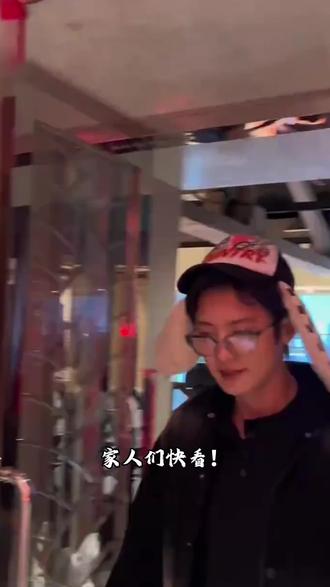 谁懂啊!刚刷到EXO在上海吃火锅的热搜,我直接原地起飞!!
签售会结束就去干饭,哥哥们也太接地气了吧!
有没有同在上海的爱丽,我们一起去蹲同款火锅局啊!
#偶遇EXO上海吃火锅 #EXO签售会 #朴灿烈 #吴世勋 #上海探店