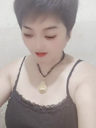 缘分靠的是真心真意,感情靠的是不离不弃,相遇靠缘分,相守靠人心。