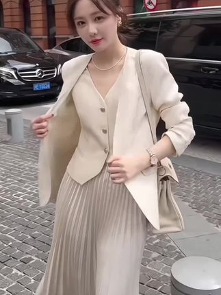 秋季时尚高级感气质显瘦三件套,谁穿谁好看#高级感穿搭 #气质女神范儿 #时尚穿搭女装 #早秋穿搭 #谁穿谁好看