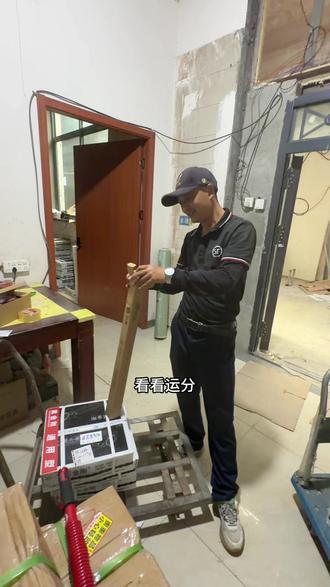 玉芬挑战臂力棒60,70kg,有点刮目相看呀🫣#力量训练 #臂力棒