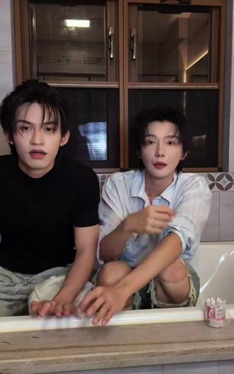 云旗回应创可贴 别管了,那是我的fashion! #云旗赫熠然
#fashion