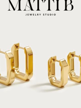 #时尚饰品 #简约大气 #修饰脸型 #秋冬穿搭 #女人搭配首饰少不了