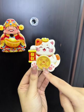 每次看到这个冰箱贴,都想转两下。#冰箱贴