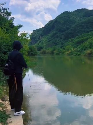 升级款,抗扰流稳流槽助投器,风阻小,抛投更远。凹槽设计水下扰流更小,更平稳,不易旋转影响饵的泳姿,#路亚马口,#微物路亚,#路亚白条