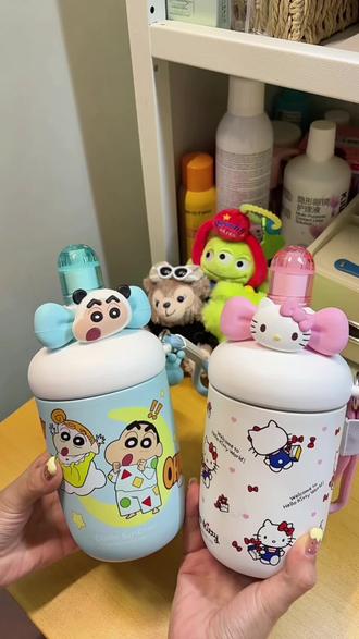 #水杯 #好物推荐🔥 #给女朋友送礼物 #蜡笔小新联名款 #保温杯推荐 学生党和打工人的救赎保温杯来啦!!超级可爱的蜡笔小新联名和hello Kitty联名款!!