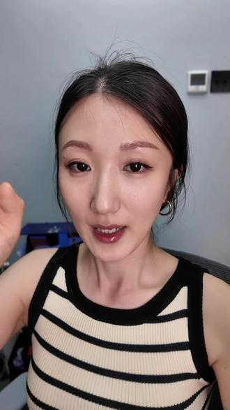 两把小刷子+基础眼影盘 轻松搞定妈生卧蚕下至开眼角 #七彩蝶化妆刷 #妈生卧蚕 #卧蚕妆教程 #跟着姜乘澜学化妆 #臧荟然双眼皮
