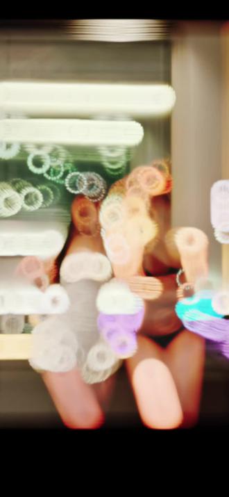 一个女人爱不爱你 水会告诉你