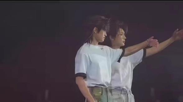 三天圆满结束,下次见!
在人声鼎沸中奔向更美好的未来#云旗郝熠燃澳门演唱会