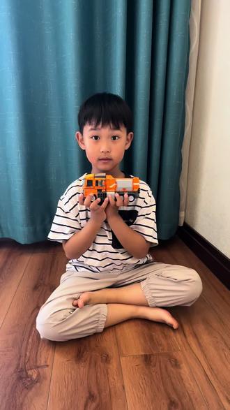 炫卡斗士-巨力风暴 变形机器人模式#炫卡 #巨力风暴 #变形玩具 #小朋友都爱看