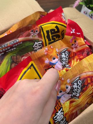 #上热门话题🔥🔥🔥 #一次拥有 5 包的螺蛳粉惊喜#地道风味:螺蛳粉味