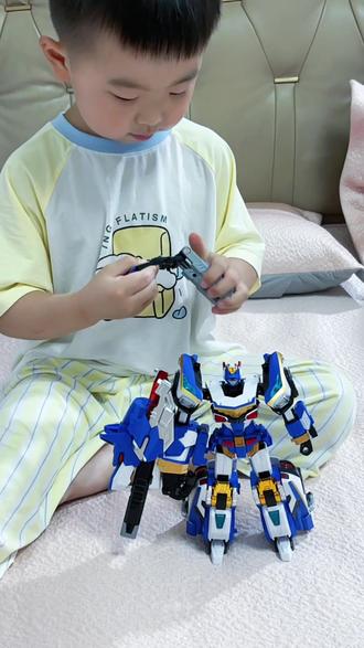 #真实生活分享计划
#炫蓝闪电W
载具形态变身机甲形态