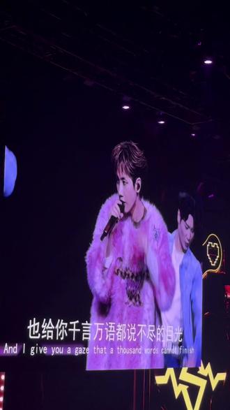 《一笑倾城》 - 多少人的校园青春呀💕💕💕😂😂😂
泷泷的摇花手可太可爱了,舞蹈动作也萌萌的☀️☀️☀️
#一笑倾城 #汪苏泷演唱会 #演唱会打卡 #汪苏泷西雅图 #神级现场