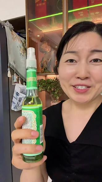 六神花露水用起来安全又放心,可以有效驱赶蚊虫,让你不再被叮咬困扰。出门的时候记得带上一瓶,随时随地都可以喷一喷#夏日必备花露水 #驱蚊花露水分享 #六神花露水