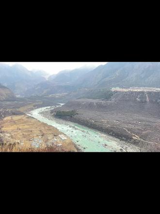 “亲爱的宛瑜,长大后终于明白了你的不辞而别。”
很多女生从小被教育该读怎样的书,走怎样的路,
我希望看过世界的我们都有新的勇气,新的冒险,
最起码在稳定下来之前,要先找到自己。
#巴塞罗那#西藏#旅游碎片