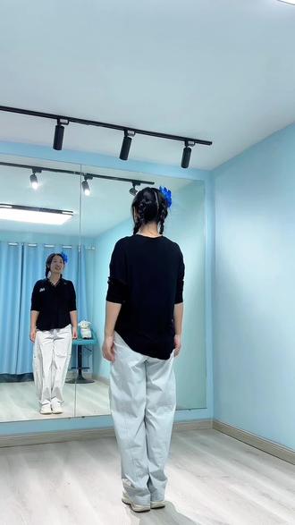 #你咋那么美 #背面慢动作分解 #简单易学舞蹈 #最潮广场舞 @DOU+小助手