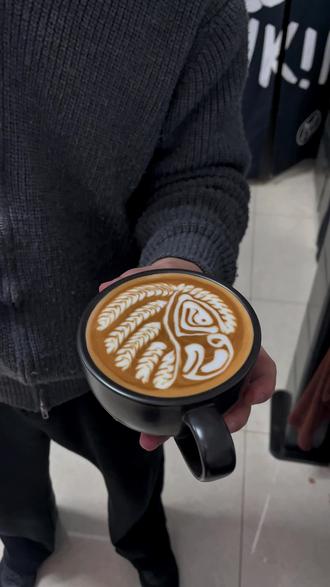 保姆级的拉花教学视频·鹦鹉头🦜
#咖啡师日常
#咖啡拉花
#好喝的咖啡
#分享
#原创视频