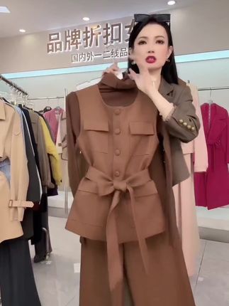 #洋气减龄 #穿搭 #气质搭配 #谁穿谁好看特别有女人味 #高品质