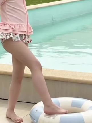 女童夏季分体长袖泳衣速干防晒小女孩游泳碎花边可爱泳装温泉度假#夏季穿搭 #高品质童装 #谁穿谁好看系列 #儿童戏水 #连体泳衣