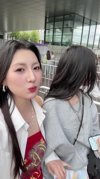 太原草莓音乐节🍓Vlog 生命就是因为热烈的喜欢才有意义✨ 被现场满满的能量包围着!好幸福!@肉丸子子 #夏日音乐现场 #太原草莓音乐节 #音乐节 #现场比耳机震撼一万倍 #capper