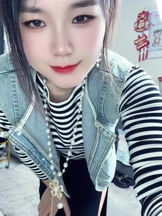 七分靠打扮,衣服占一半,那些舍得给自己花钱的女孩子,要么好看,要么精致,不得不承认,女人最惊艳的出场方式,就是穿得好看,可以长得普通,但不能穿的随意!#穿搭喜欢我关注我 #穿搭分享 #穿搭博主 #穿搭vlog #遮肉显瘦遮肉减龄