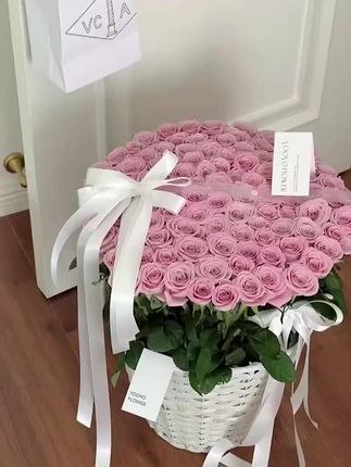 七夕超火的抱抱篮 七夕超火的抱抱篮#七夕 #花艺资材 #花店必备