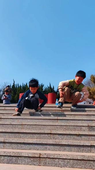 把快乐挂在枝头。#踏青出游